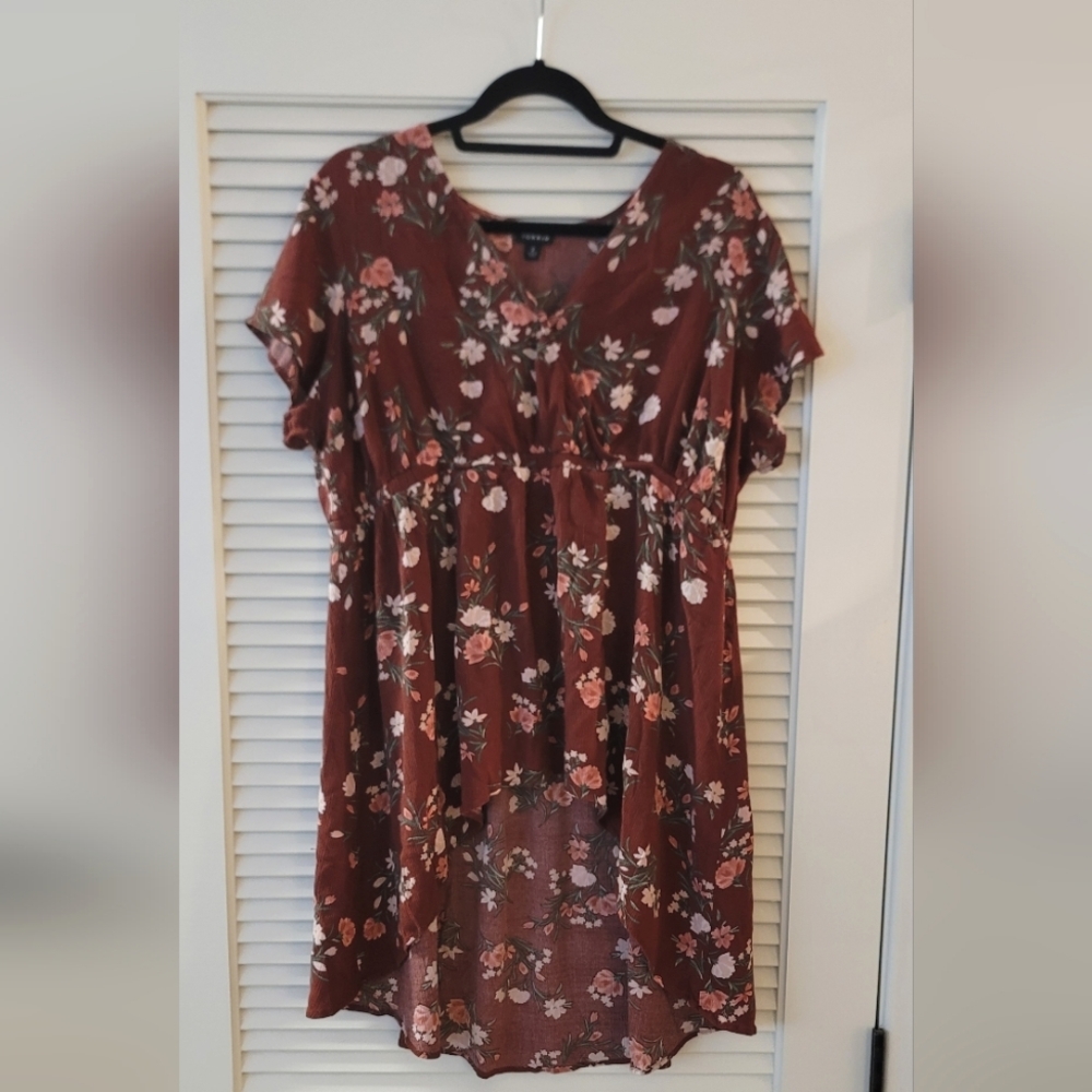 Torrid - (Plus-Size) High-Low Lightweight Red Floral Tunic Top